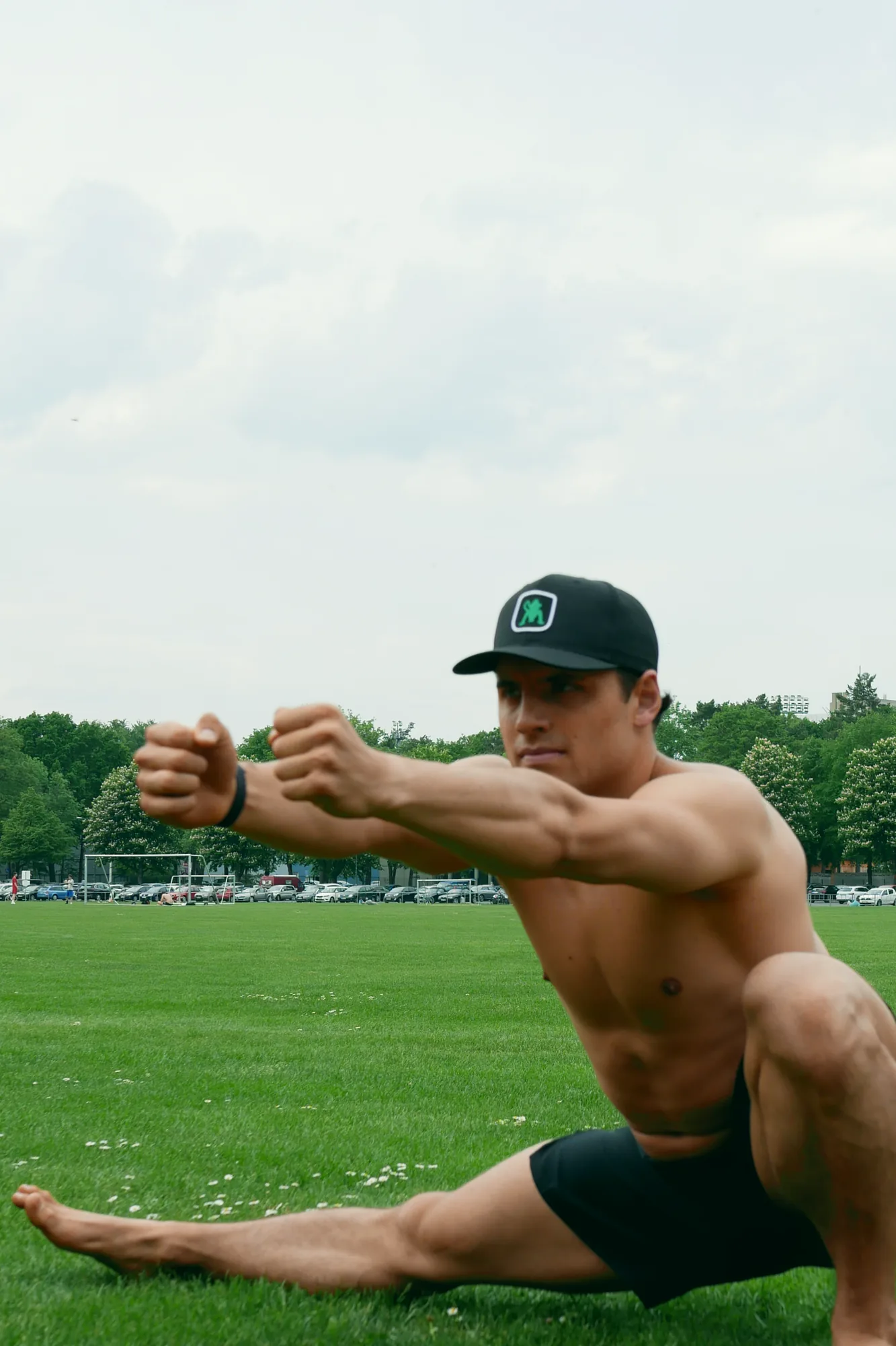 Pistol Squat auf der Wiese